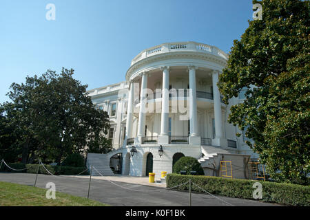 Washington, Stati Uniti d'America. Il 22 agosto, 2017. Vista ad alta risoluzione del recentemente rinnovato passi sul portico sud della Casa Bianca di Washington, DC martedì, 22 agosto 2017. Credito: MediaPunch Inc/Alamy Live News Foto Stock