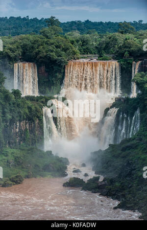 Cascata Bosetti, cascate di Iguazú, Fiume Iguazú, confine tra Brasile e Argentina, di Foz do Iguaçu, Paraná, Brasile Foto Stock