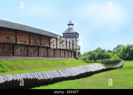 Cittadella Baturyn in il cosacco Hetmanate Baturyn Cittadella con il fosso di protezione. Antica architettura slavo di Baturyn fortezza nel capitale hetman Foto Stock