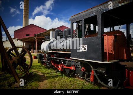 Cubano, Cuba, Cardenas, museo mulino per lo zucchero di Jose Smith Comas olio conservato eseguire locomotive a vapore Foto Stock