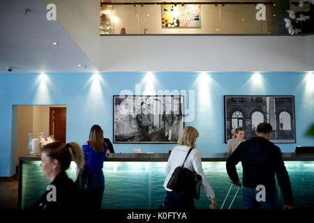 Il Lowry Hotel a Salford nr Manchester interno del banco di check-in Foto Stock