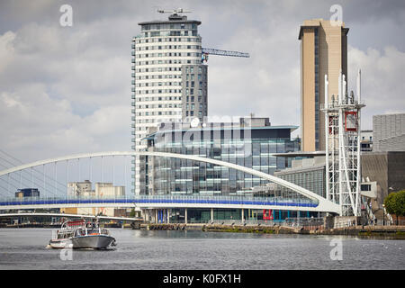 Manchester MediaCityUK,Salford Quays, Millennium Bridge e Manchester crociere sul fiume costruito olandese "Princess Katherine rigidi in baia centrale dalla Sh Foto Stock