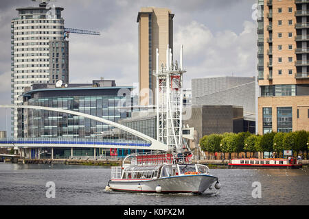 Manchester MediaCityUK,Salford Quays, Millennium Bridge e Manchester crociere sul fiume costruito olandese "Princess Katherine rigidi in baia centrale dalla Sh Foto Stock