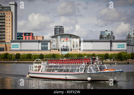 Manchester MediaCityUK,Salford Quays, Millennium Bridge e Manchester crociere sul fiume costruito olandese "Princess Katherine rigidi in baia centrale dalla Sh Foto Stock