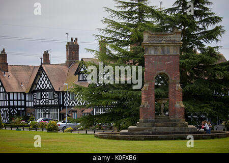 Salford del pittoresco Worsley verde in Manchester ex cantiere di Worsley e zona industriale, Tudor case e Monumento a Francesco, 3° duca di Bridge Foto Stock