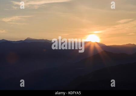 Sunrise a Alishan area con bellissimo cielo, Taiwan Foto Stock