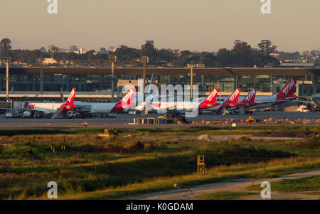 TAM Airlines aeromobili a gru Airport - l'Aeroporto Internazionale di Guarulhos, Sao Paulo, Brasile - 2016 Foto Stock