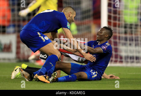 Il Leicester City's Ahmed Musa punteggio celebra il suo lato del quarto obiettivo del gioco con i compagni di team durante la Coppa Carabao, Secondo Round corrispondono a Bramall Lane, Sheffield. Foto Stock