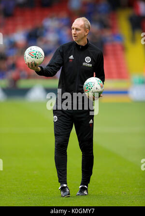 Sheffield Regno Assistant Manager Alan Knill durante il Carabao Cup, Secondo Round corrispondono a Bramall Lane, Sheffield. Stampa foto di associazione. Picture Data: martedì 22 agosto, 2017. Vedere PA storia SOCCER Sheff Utd. Foto di credito dovrebbe leggere: Tim Goode/filo PA. Restrizioni: solo uso editoriale nessun uso non autorizzato di audio, video, dati, calendari, club/campionato loghi o 'live' servizi. Online in corrispondenza uso limitato a 75 immagini, nessun video emulazione. Nessun uso in scommesse, giochi o un singolo giocatore/club/league pubblicazioni. Foto Stock