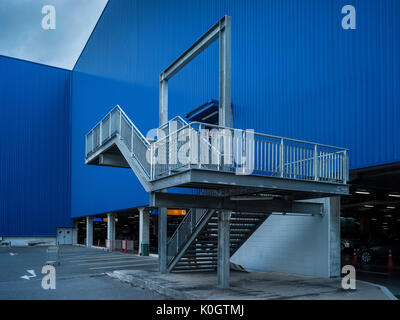 Serie di elementi di architettura department store e street quando la pioggia tempesta provengono Foto Stock