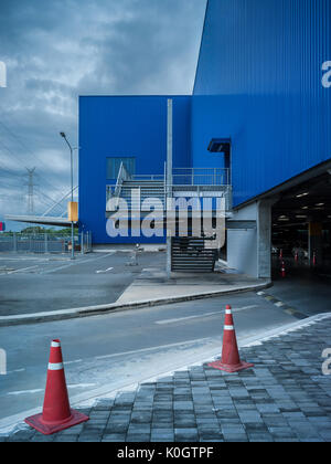Serie di elementi di architettura department store e street quando la pioggia tempesta provengono Foto Stock