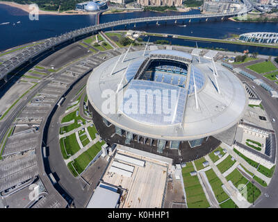 ST. Pietroburgo, Russia CIRCA AUG, 2017: San Pietroburgo Zenit Stadium Arena e Western ad alta velocità (diametro WHSD) sono su Isola Krestovsky. La maggior parte Foto Stock