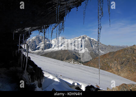Solda Solda/, Ortles, Alto Adige, Italia. I picchi Gran Zebru/Koenigsspitze, Zebrù e ORTLES / ORTLER. Foto Stock