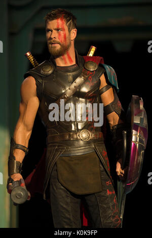 Data di rilascio: novembre 3, 2017 Titolo: Thor: Ragnarok STUDIO: Direttore Marvel: Taika Waititi trama: Thor deve essere rivolto verso la carcassa in un gladiatore match e salvare il suo popolo dalla spietata Hela starring: CHRIS HEMSWORTH come Thor. (Credit: Marvel Entertainment/foto Foto Stock