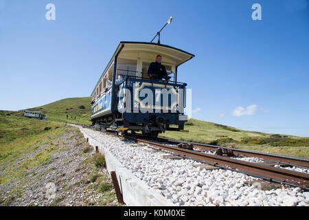 Great Orme vettura tranviaria che scende dalla vetta Foto Stock