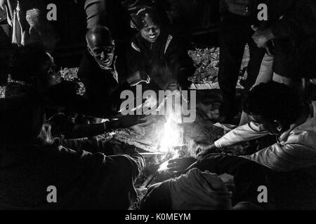 Campfire a ganga sagar kolkata west bengal India Asia Foto Stock