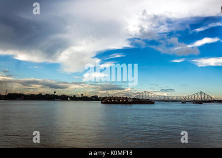 Quella di Howrah bridge, Calcutta, West Bengal India, Asia Foto Stock