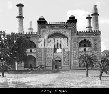 Vecchia Lanterna vintage della slitta di ingresso alla tomba di Akbar complessa, sikandra, Agra, Uttar Pradesh, India, Asia Foto Stock