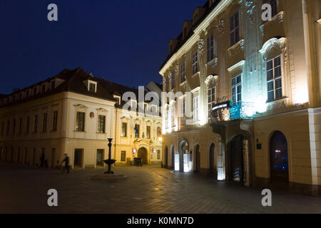 Bratislava città vecchia di notte Foto Stock
