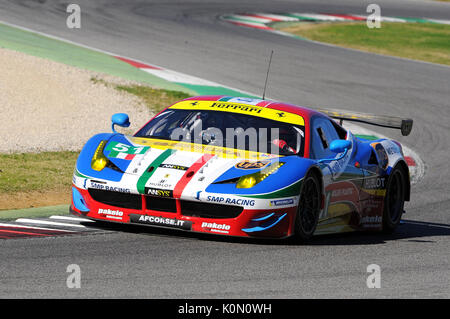 Il MUGELLO, IT, Novembre, 2015: sconosciuto eseguire con la Ferrari 488 Turbo nel circuito del Mugello in Italia durante la presentazione presso le Finali Mondiali Ferrari 2015 Foto Stock