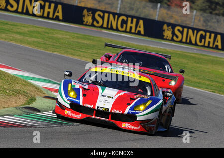 Il MUGELLO, IT, Novembre, 2015: sconosciuto eseguire con la Ferrari 488 Turbo nel circuito del Mugello in Italia durante la presentazione presso le Finali Mondiali Ferrari 2015 Foto Stock