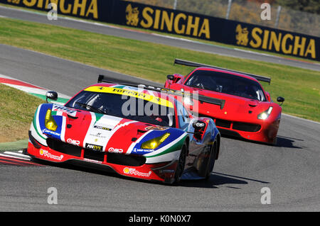 Il MUGELLO, IT, Novembre, 2015: sconosciuto eseguire con la Ferrari 488 Turbo nel circuito del Mugello in Italia durante la presentazione presso le Finali Mondiali Ferrari 2015 Foto Stock