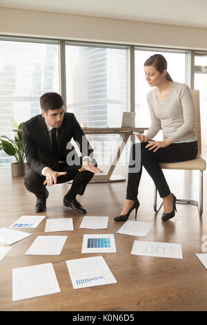 I progettisti professionisti che lavorano in ufficio, progetto di pianificazione inter Foto Stock