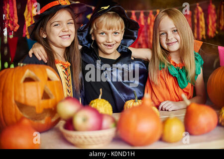 Questa è la miglior festa di Halloween nella nostra vita Foto Stock