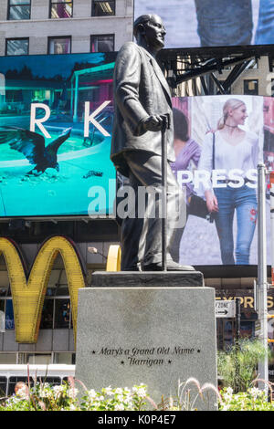 George Cohan Statua in Times Square NYC Foto Stock