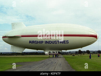 Dirigibile industria skyship 500 G-BIHN blimp a Cardington appendini bedfordshire Foto Stock