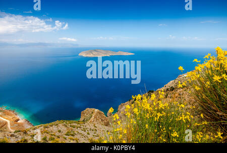 Vista della Baia di Mirabello e Pseira Island, Sitia, Creta, Grecia Foto Stock