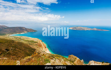 Vista della Baia di Mirabello e Pseira Island, Sitia, Creta, Grecia Foto Stock