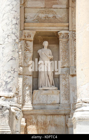 Personificazione della sapienza statua in Efeso antica città, Izmir, Turchia Foto Stock