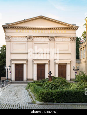 Vista del teatro Gorki nel quartiere Mitte, Berlin, Germania Foto Stock