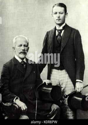 Pyotr Il'ych Tchaikovsky con il nipote V.L. Vladimir Davidov in 1892. Il compositore russo conosciuto anche come "Bob". Il compositore russo, 7 maggio 1840 - 6 novembre 1893. Foto Stock