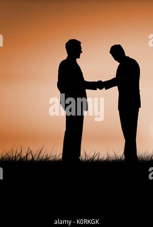 Digital composito di uomini di affari che stringono le mani silhouette contro il tramonto o l'alba Foto Stock
