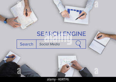 Incontro di lavoro contro il grigio chiaro Foto Stock