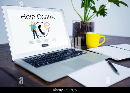 Help Center il testo con icone contro la scrivania da ufficio con computer portatile e documenti Foto Stock