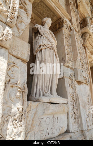 Personificazione della sapienza statua in Efeso antica città, Izmir, Turchia Foto Stock