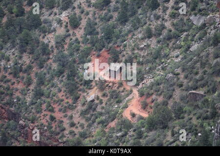 Guardando verso il basso sulla 1.5 miglio Resthouse sul Bright Angel Trail Foto Stock