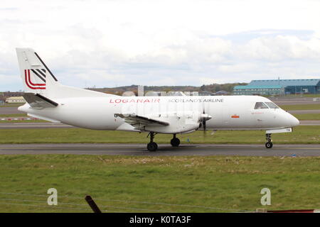 G-GNTB, una Saab 340 azionato da Loganair, durante il corso di formazione a Glasgow Prestwick International Airport in Ayrshire. Foto Stock