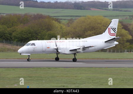 G-GNTB, una Saab 340 azionato da Loganair, durante il corso di formazione a Glasgow Prestwick International Airport in Ayrshire. Foto Stock