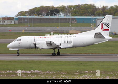 G-GNTB, una Saab 340 azionato da Loganair, durante il corso di formazione a Glasgow Prestwick International Airport in Ayrshire. Foto Stock