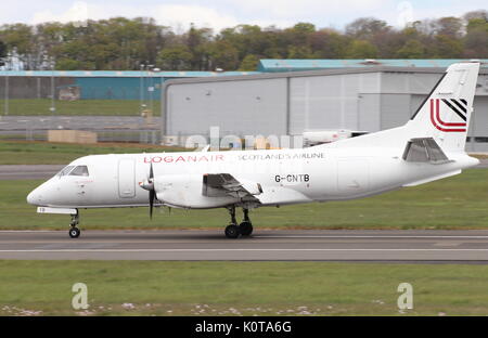 G-GNTB, una Saab 340 azionato da Loganair, durante il corso di formazione a Glasgow Prestwick International Airport in Ayrshire. Foto Stock