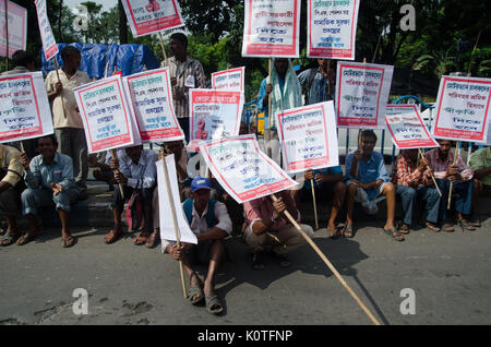 Sara Bangla Motor Van Chalok europea membri, sotto AIUTUC ha organizzato una manifestazione di protesta pacifica rally e archiviato un sette volte esige deputazione per il Bengala Occidentale del ministro del Lavoro, il 23 agosto 2017 a Calcutta. (Foto di Avijit Ghosh / Pacific Stampa) Foto Stock
