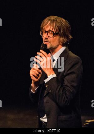 Edinburgh, Regno Unito. 23 Ago, 2017. Jarvis Cocker & Peperoncino Gonzales eseguire una canzone-ciclo che immagina gli ospiti della camera 29 a Holywood's Hotel Chateau Marmont. Essi svolgono presso il King's Theatre, Edimburgo come parte dell'Edinburgh International Festival dal 22 - 24 agosto 2017. Credito: ricca di Dyson/Alamy Live News Foto Stock