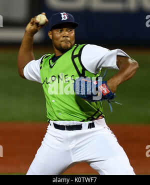 Brooklyn, NY - agosto 22r New York Mets pitcher Jeurys Familia in quello che potrebbe essere il suo ultimo rehab prima assegnazione joing il Mets piantato in un gioco di riabilitazione per il Brooklyn cicloni su agosto 23, 2017 a MCU Park a Brooklyn, New York. Familia inclinate 13 piazzole gettando 11 colpisce mentre dando il massimo 1 hit. Credito Foto: Giorgio Napolitano/MediaPunch Foto Stock