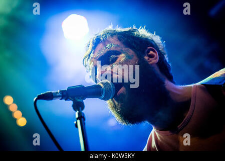 Edinburgh, Regno Unito. 24 Ago, 2017. Johnny Lynch della banda Pictish Trail effettuando in corrispondenza di Summerhall, Edimburgo, il Gio 24 agosto 2017 come parte della Edinburgh Fringe Festival. Credito: Andy Catlin/Alamy Live News Foto Stock