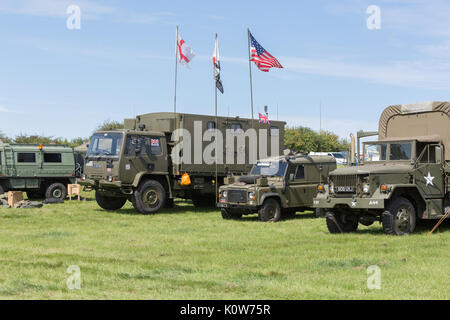 Veicoli preparando per il primo giorno dei serbatoi, camion e potenza di fuoco mostra a Dunchurch Nr Rugby 26 - 28 agosto 2017 Foto Stock