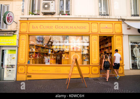 La Cure Gourmande è un famoso negozio di dolciumi in Francia. Questo stato è in Antibes in Costa Azzurra Foto Stock